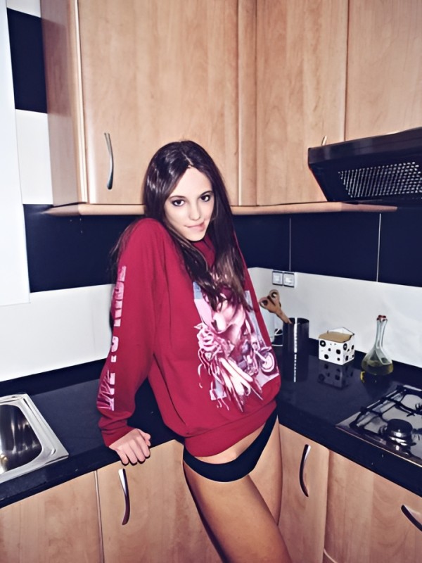 Лейла привлекательная девушка из Добрянки цена от 2500 руб